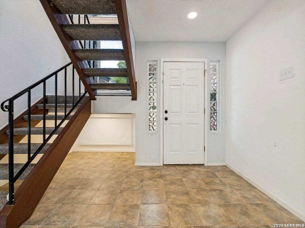 14011 Mission Woods St - Photo 6 of 31