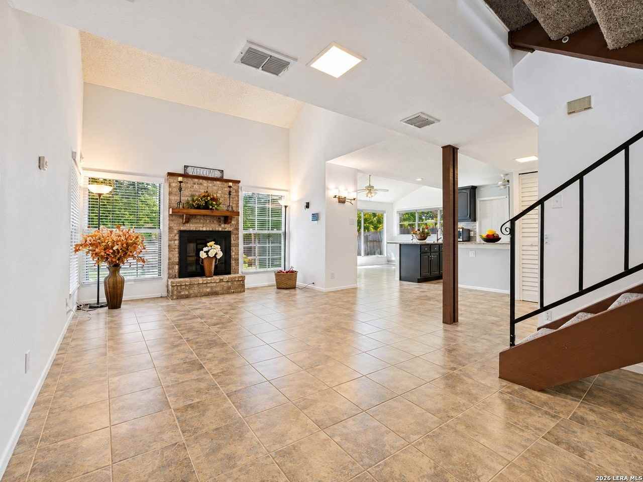 14011 Mission Woods St - Photo 7 of 31