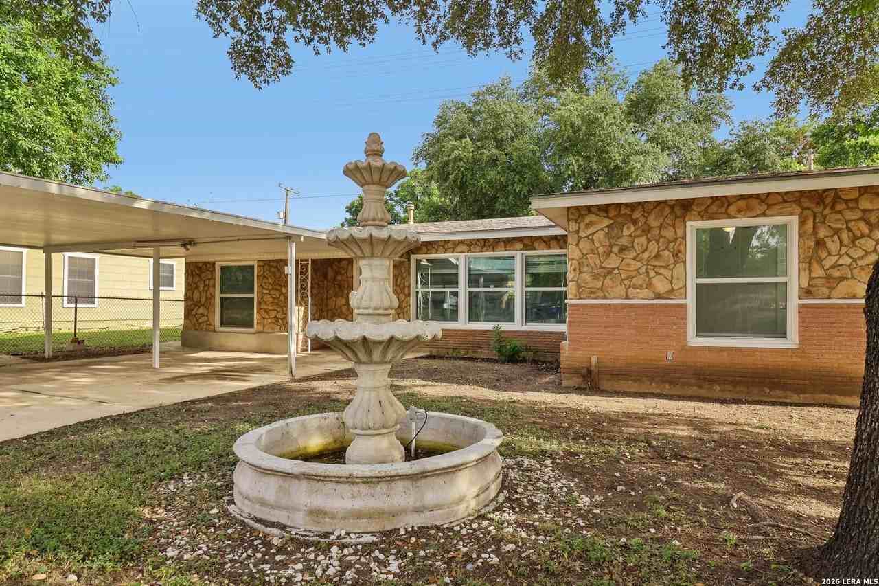 623 Weizmann St - Photo 2 of 42