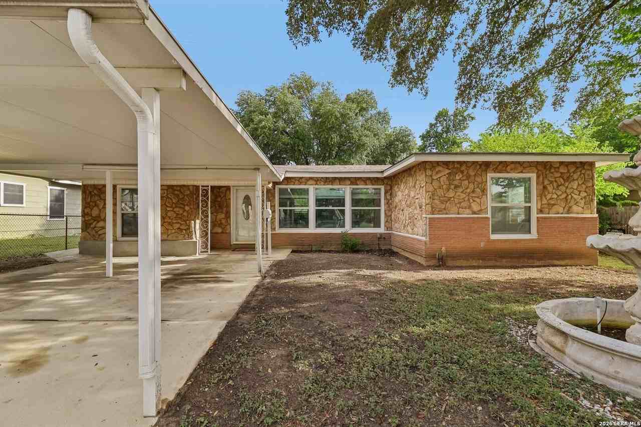 623 Weizmann St - Photo 4 of 42