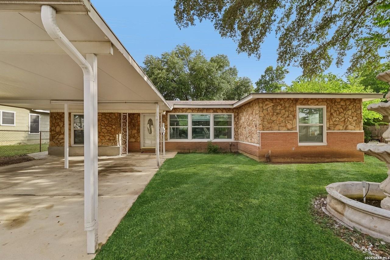 623 Weizmann St - Photo 5 of 42