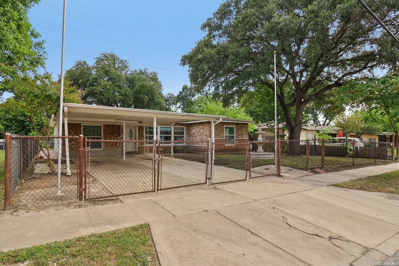 623 Weizmann St - Photo 6 of 42