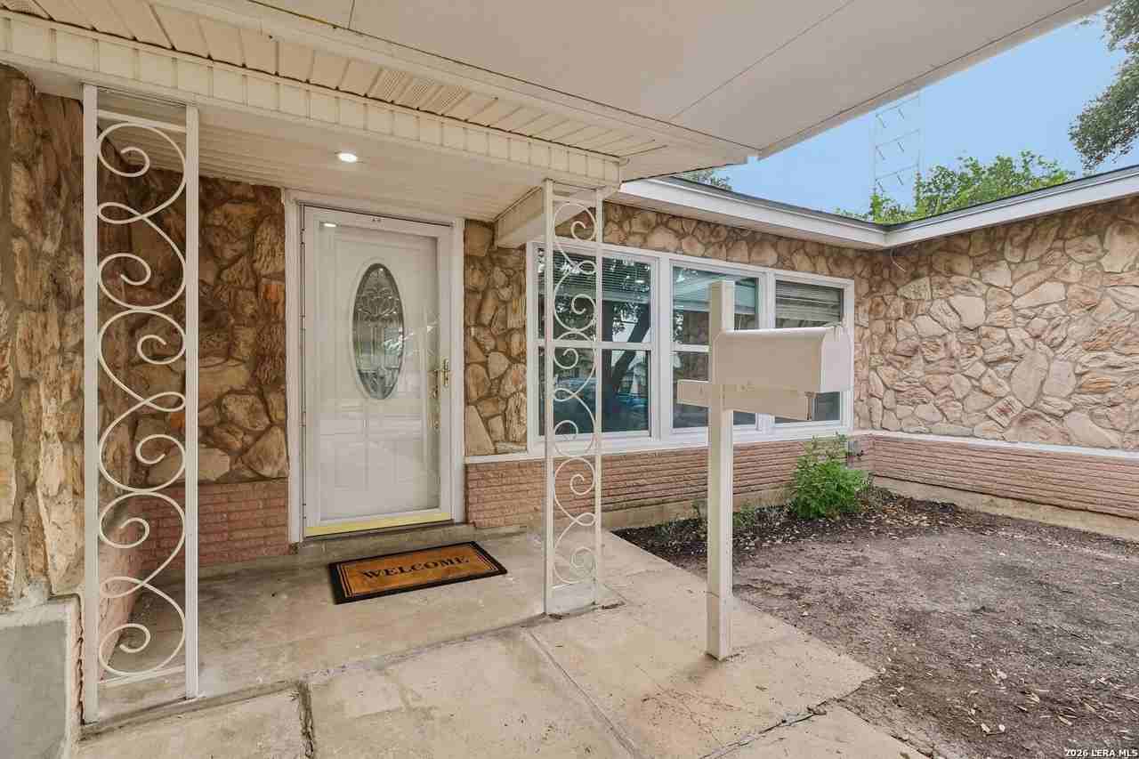 623 Weizmann St - Photo 7 of 42
