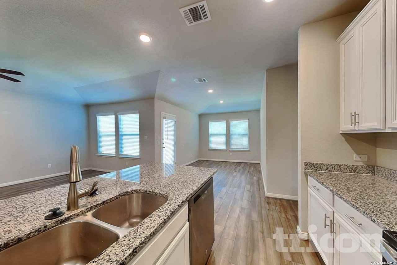 13503 Emerson Way - Photo 4 of 20