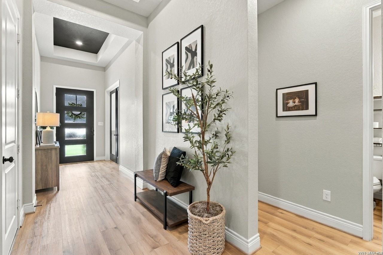 302 Navarro - Photo 6 of 37