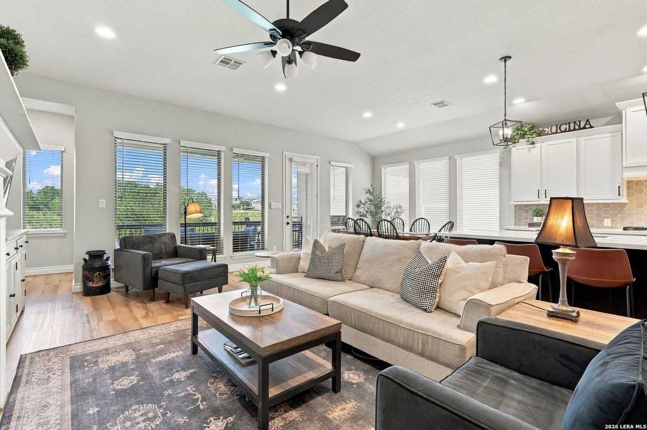 302 Navarro - Photo 7 of 36