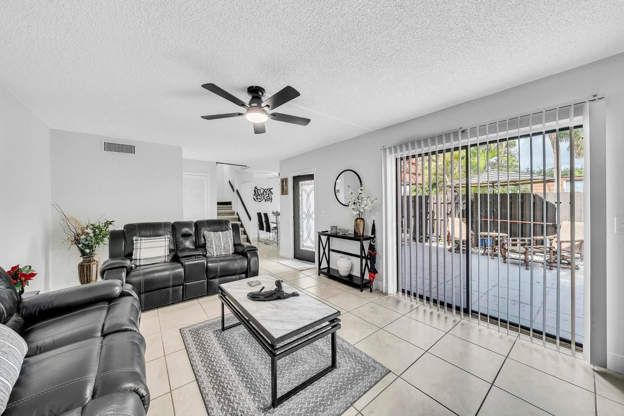 2228 White Pine Cir