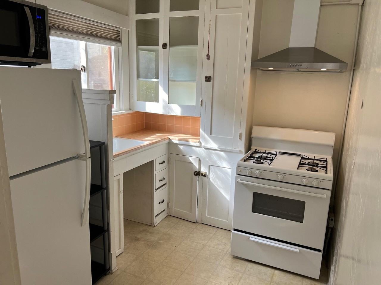 2027 Castillo St #B - Photo 5 of 10