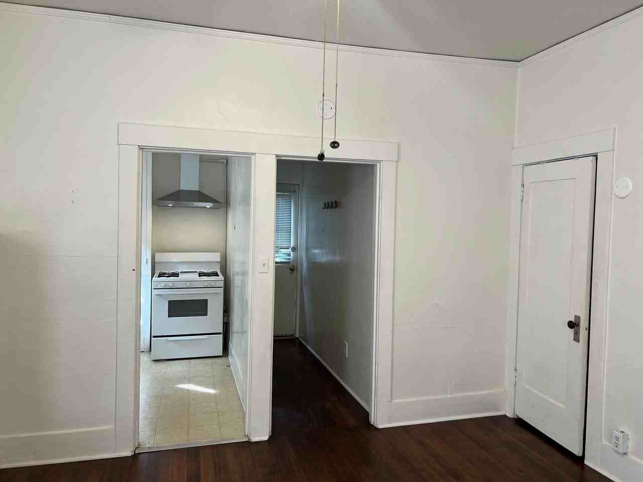 2027 Castillo St #B - Photo 6 of 10