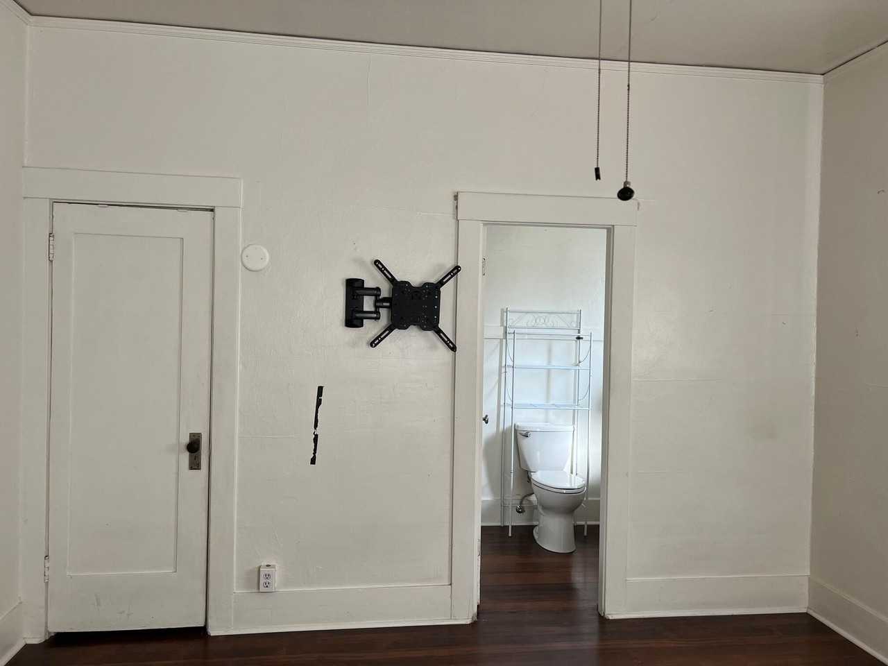 2027 Castillo St #B - Photo 7 of 10