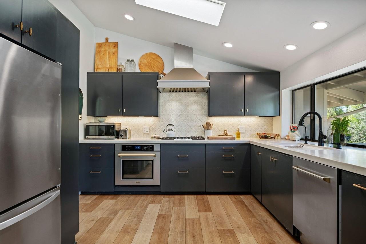 2455 Lucca Ave - Photo 3 of 36