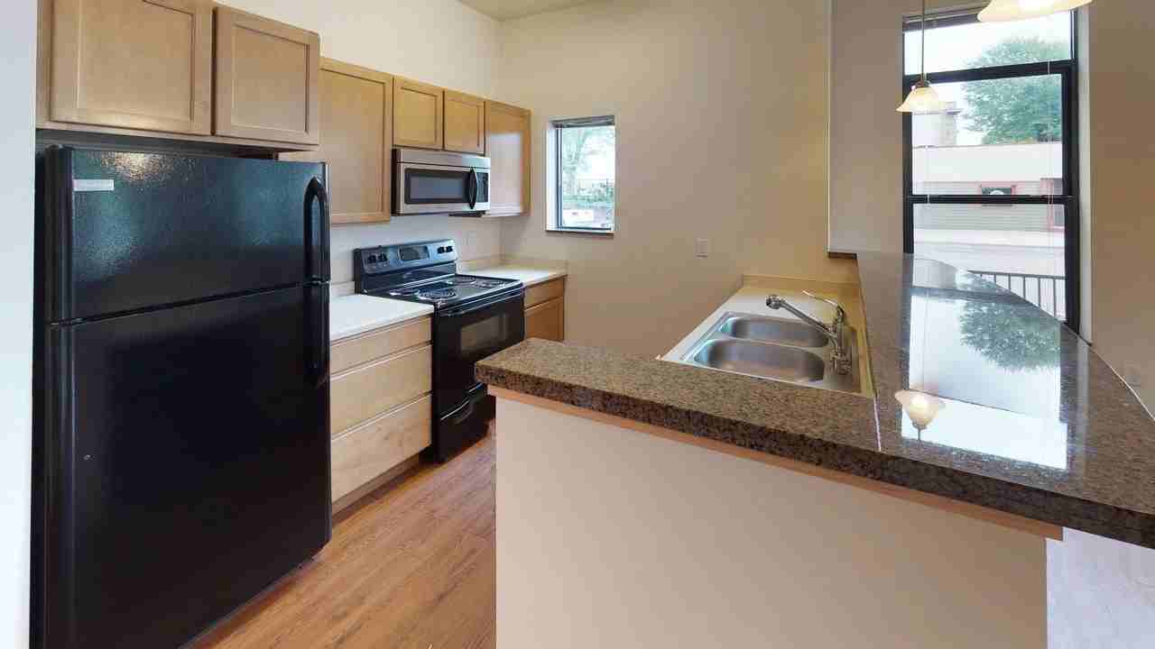 602 W Main St #602 - Photo 4 of 18
