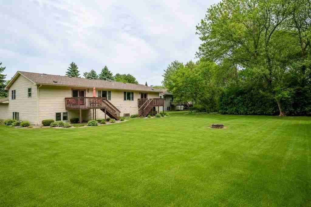 5749 Lacy Rd - Photo 3 of 15