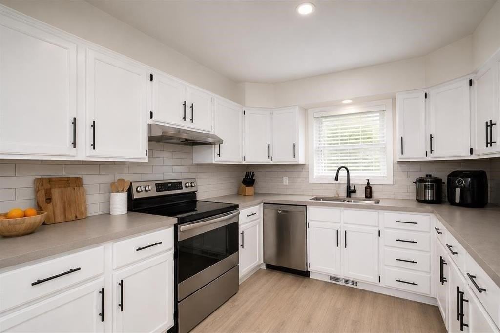5749 Lacy Rd - Photo 5 of 15
