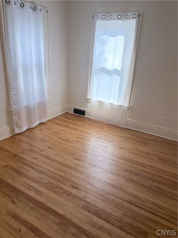 114 Peck Ave - Photo 5 of 14
