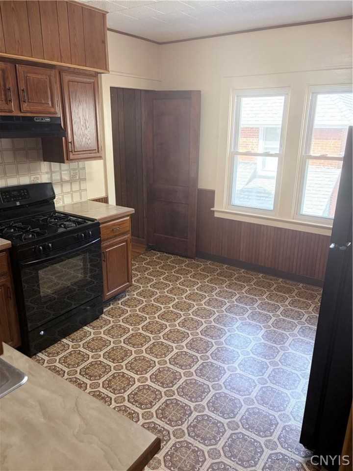 114 Peck Ave - Photo 6 of 14