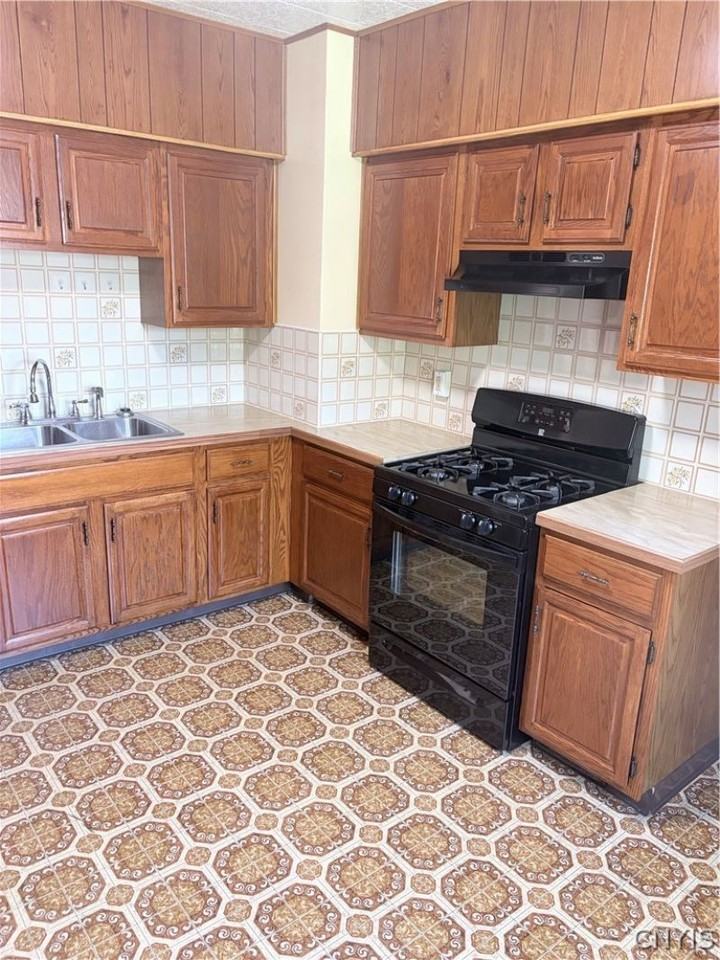 114 Peck Ave - Photo 7 of 14