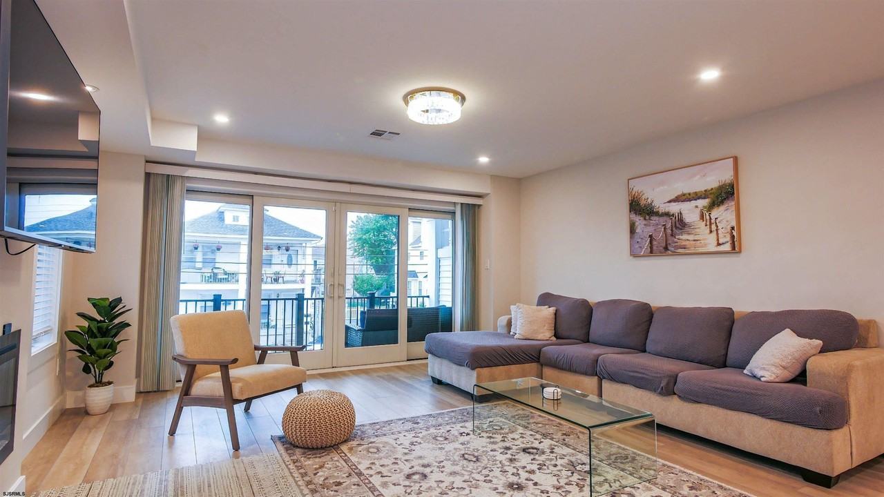15 N Jefferson Ave #B - Photo 2 of 12