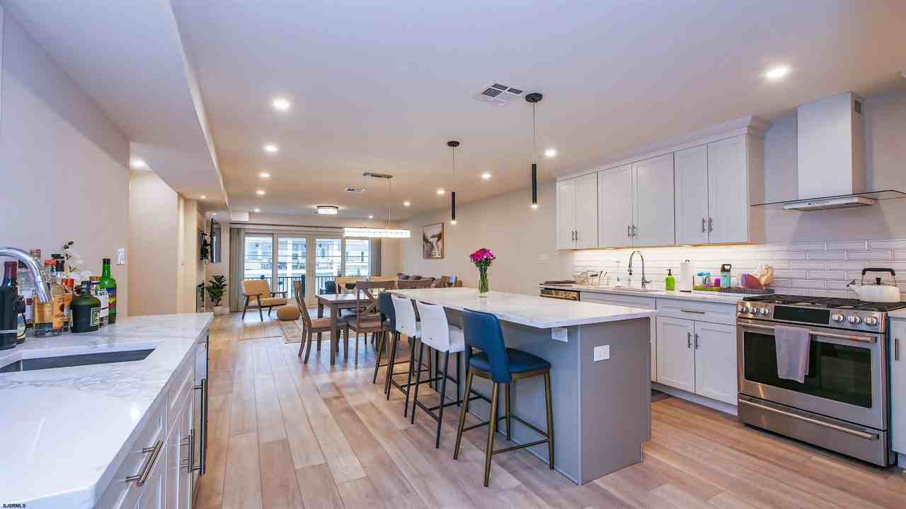 15 N Jefferson Ave #B - Photo 4 of 12