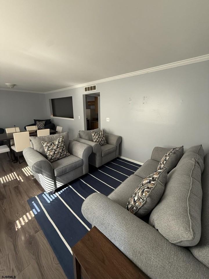 25 Oyster Bay Rd #B - Photo 2 of 11