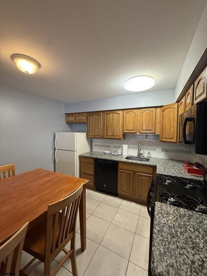 25 Oyster Bay Rd #B - Photo 3 of 11