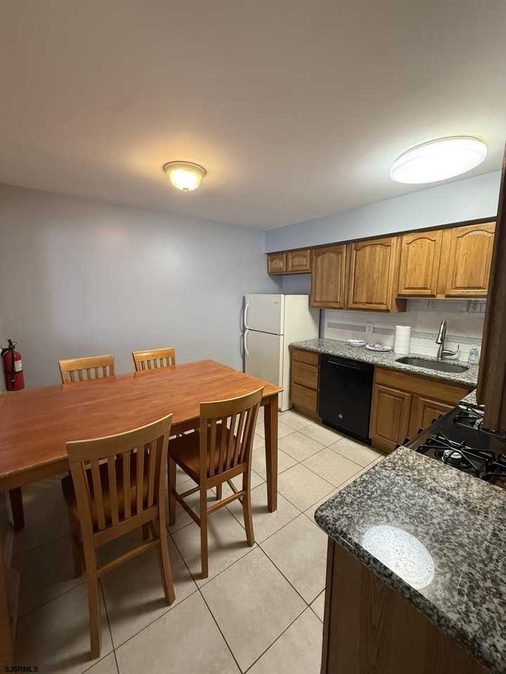 25 Oyster Bay Rd #B - Photo 4 of 11