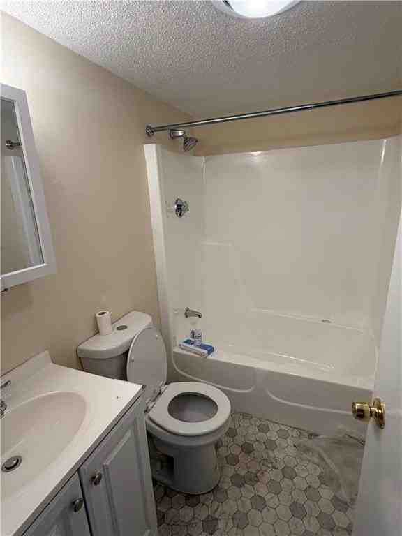 331 Hope St - Photo 4 of 9