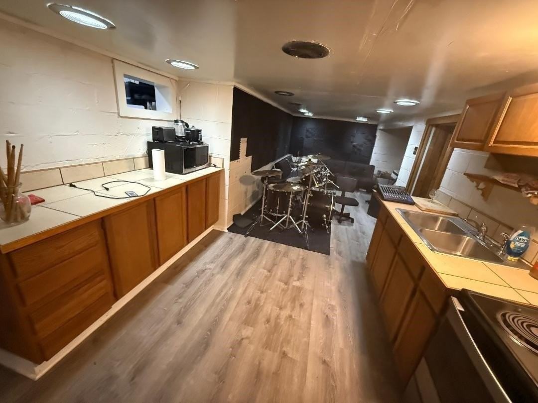 1610 Atkamire Dr - Photo 2 of 9