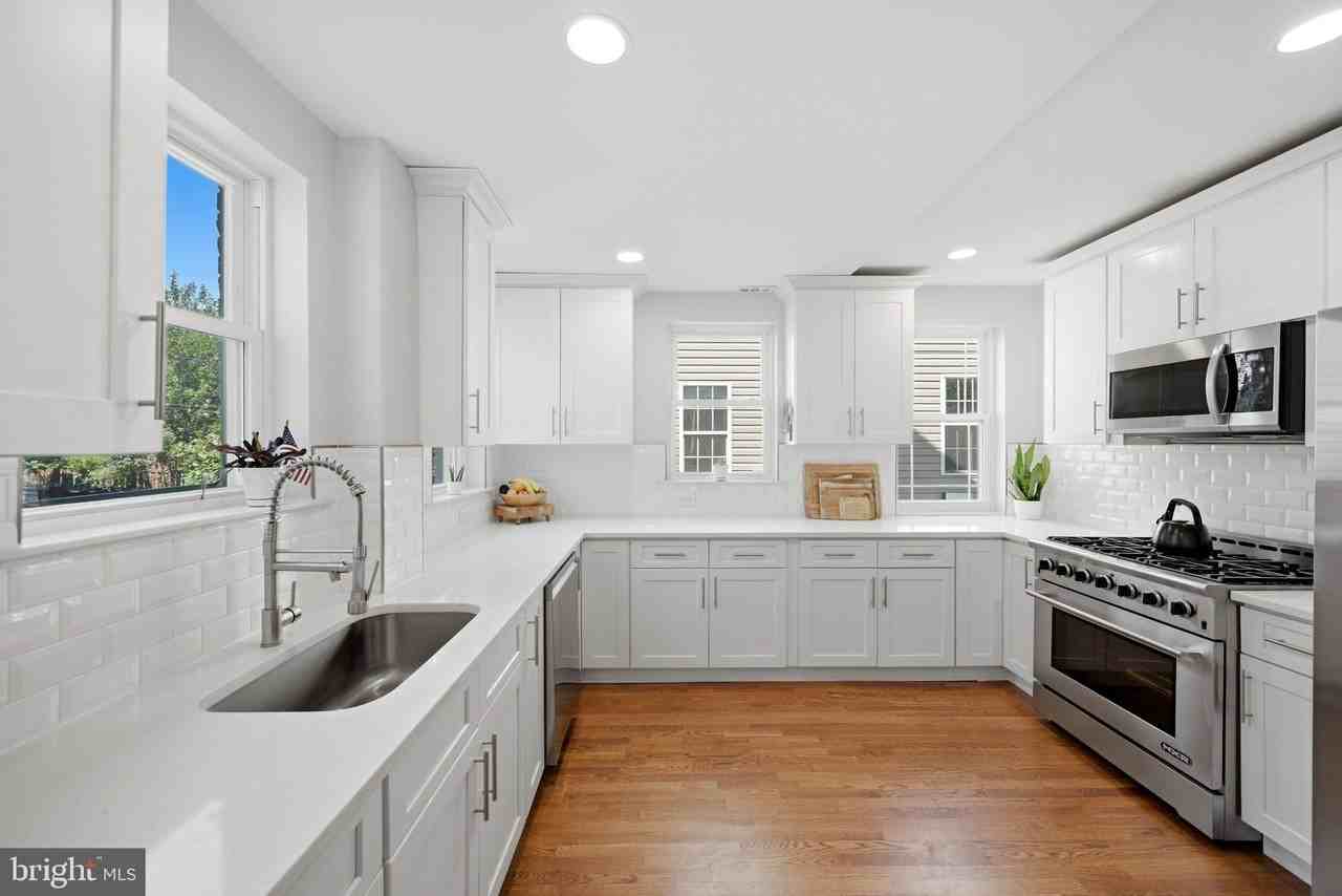 1719 Evarts St Ne - Photo 4 of 34