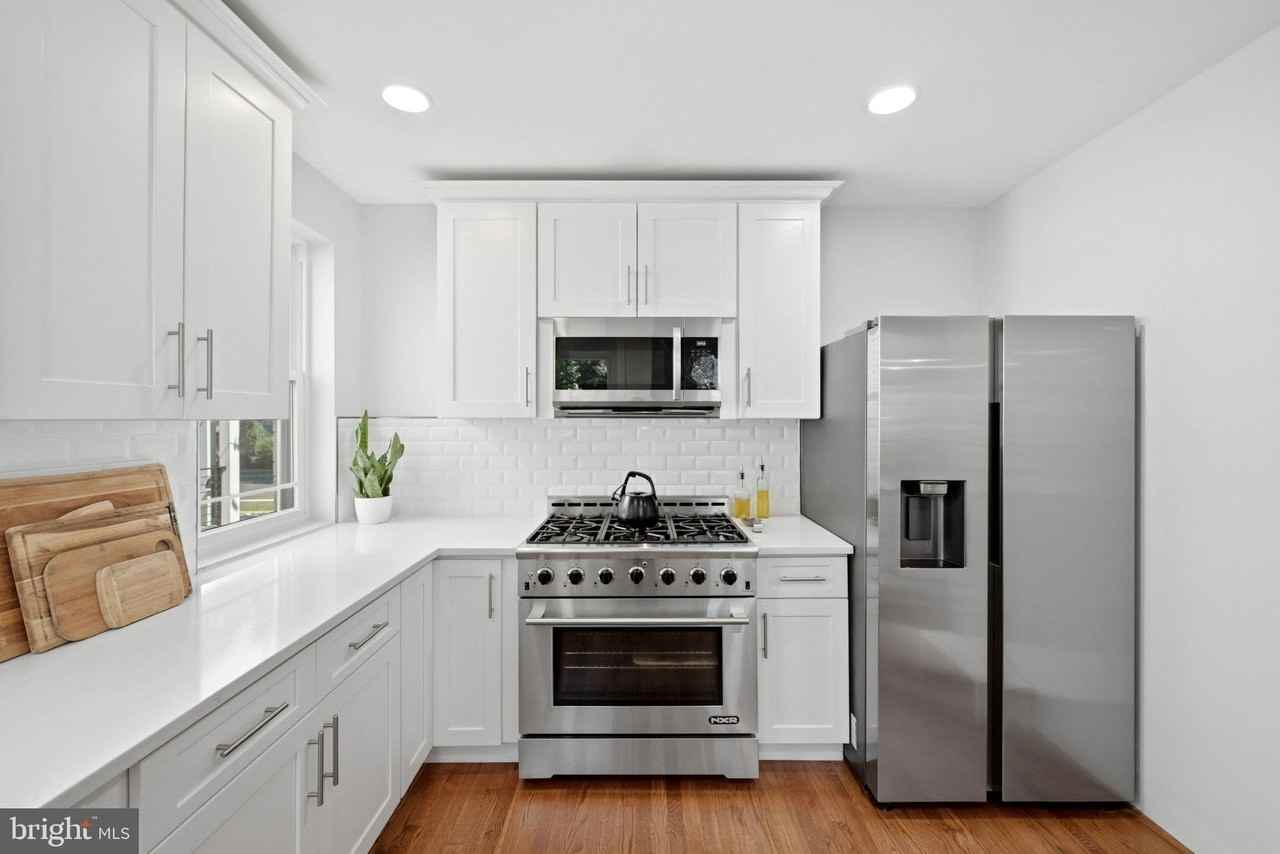 1719 Evarts St Ne - Photo 5 of 34