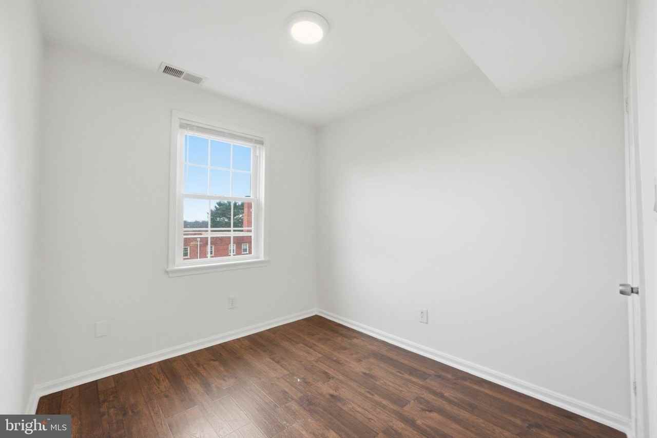 3909 Pennsylvania Ave Se #302 - Photo 4 of 21