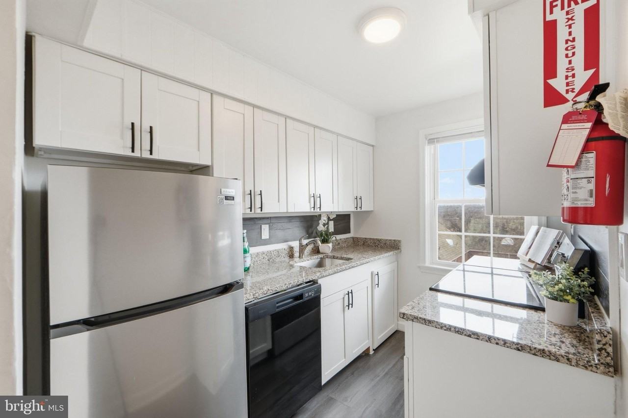 3909 Pennsylvania Ave Se #302 - Photo 7 of 21