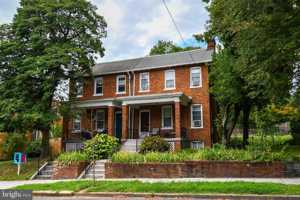 featured image of 4210 10th St Ne