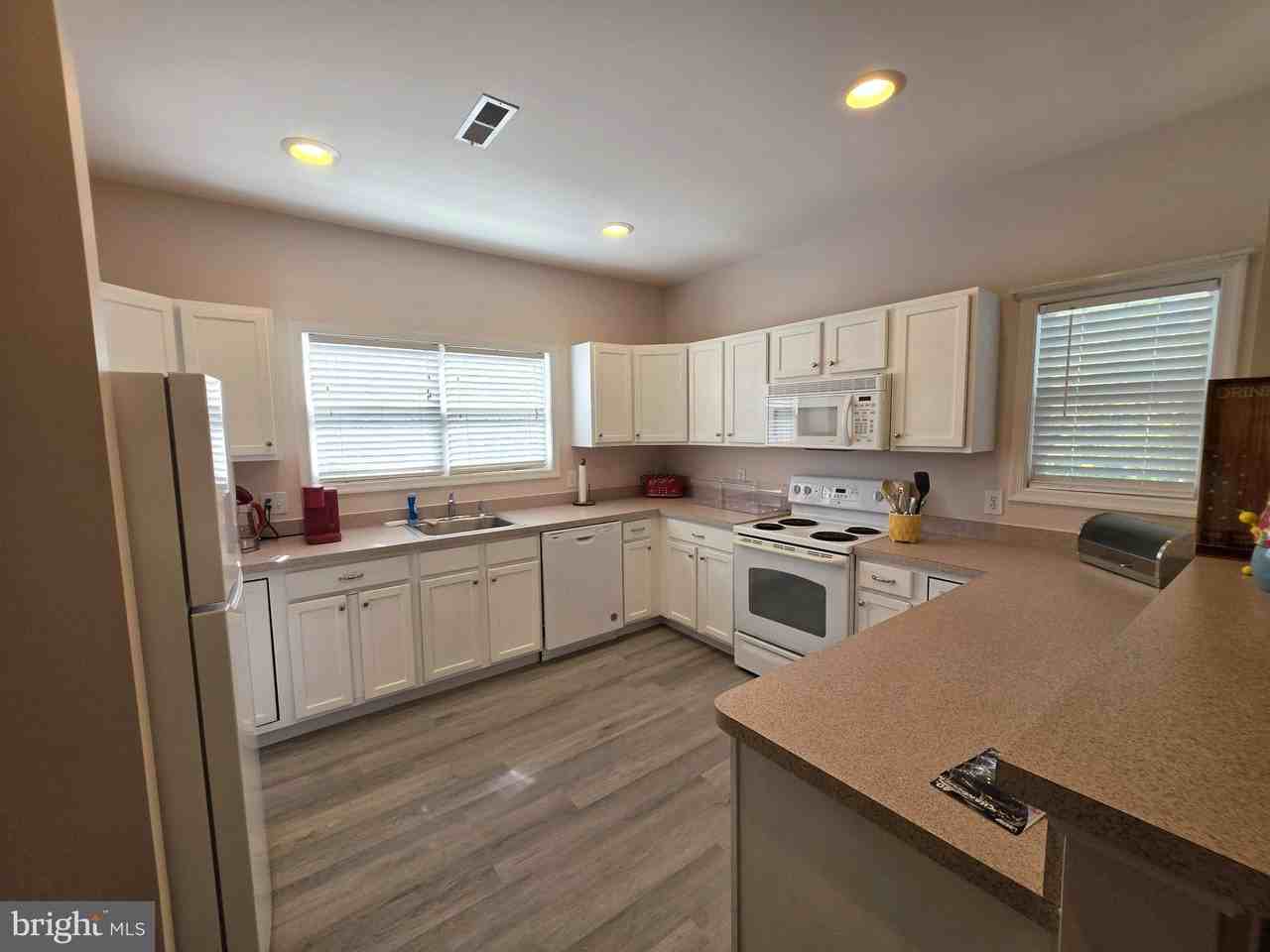 Bay Ave #702 - Photo 6 of 18