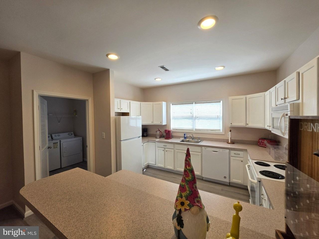 Bay Ave #702 - Photo 7 of 18