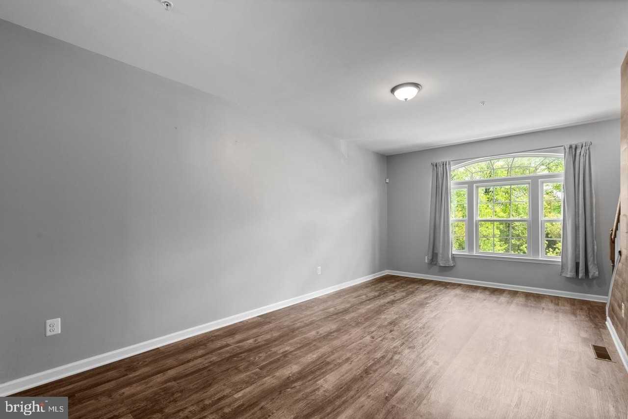 7204 Winding Hills Dr - Photo 4 of 42
