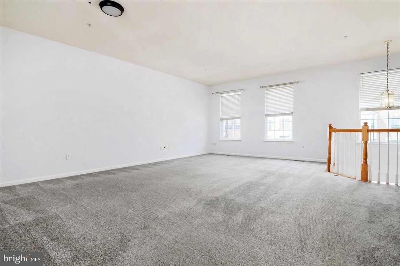 1020 Meandering Way - Photo 6 of 39