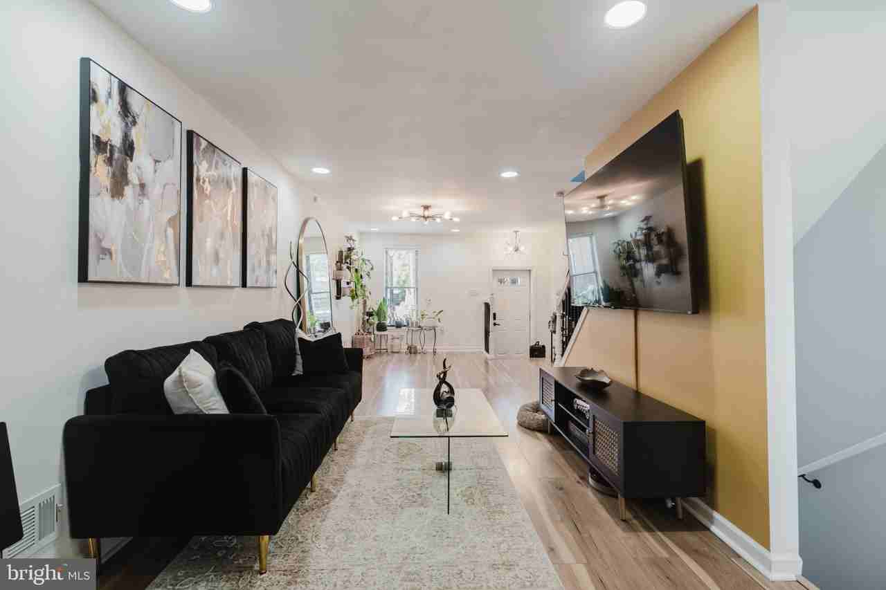 1639 N Spring St - Photo 4 of 30