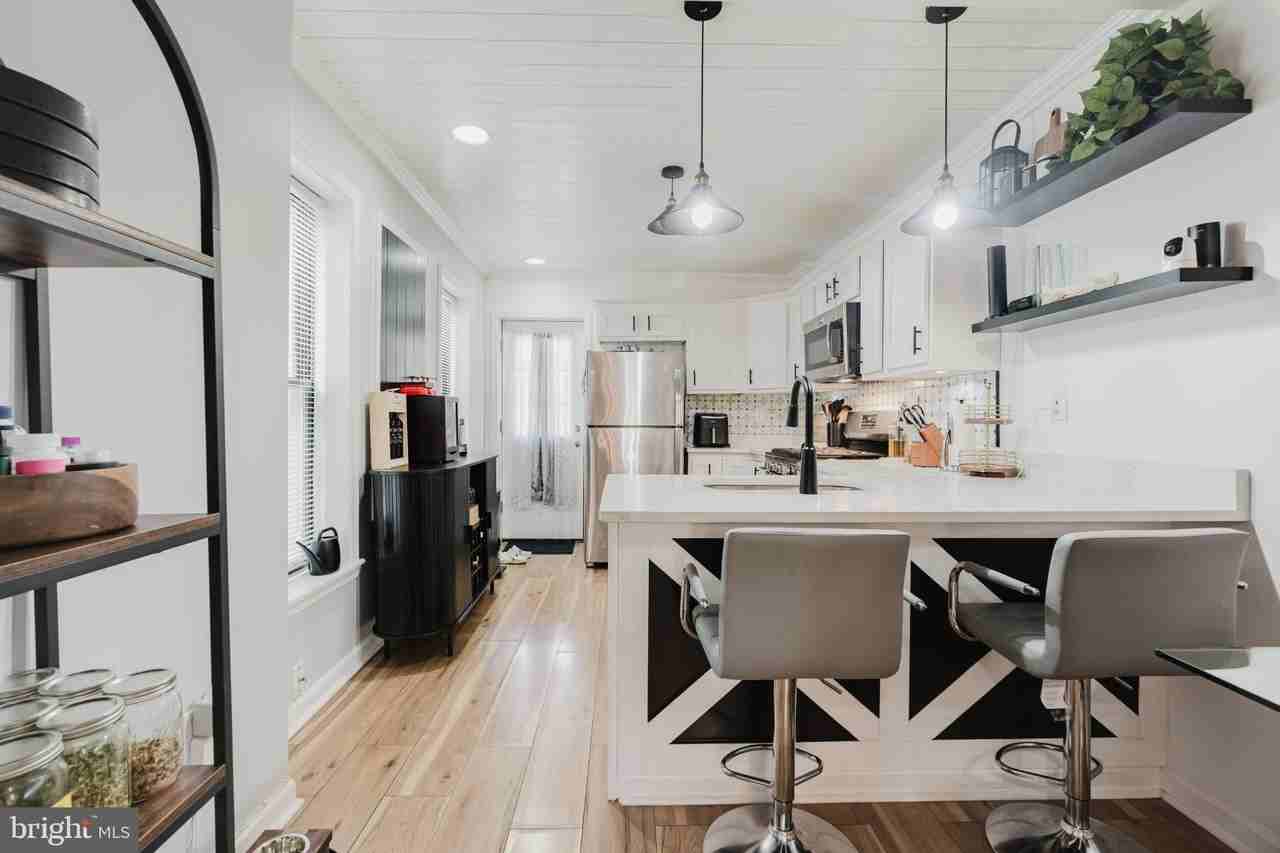 1639 N Spring St - Photo 5 of 30