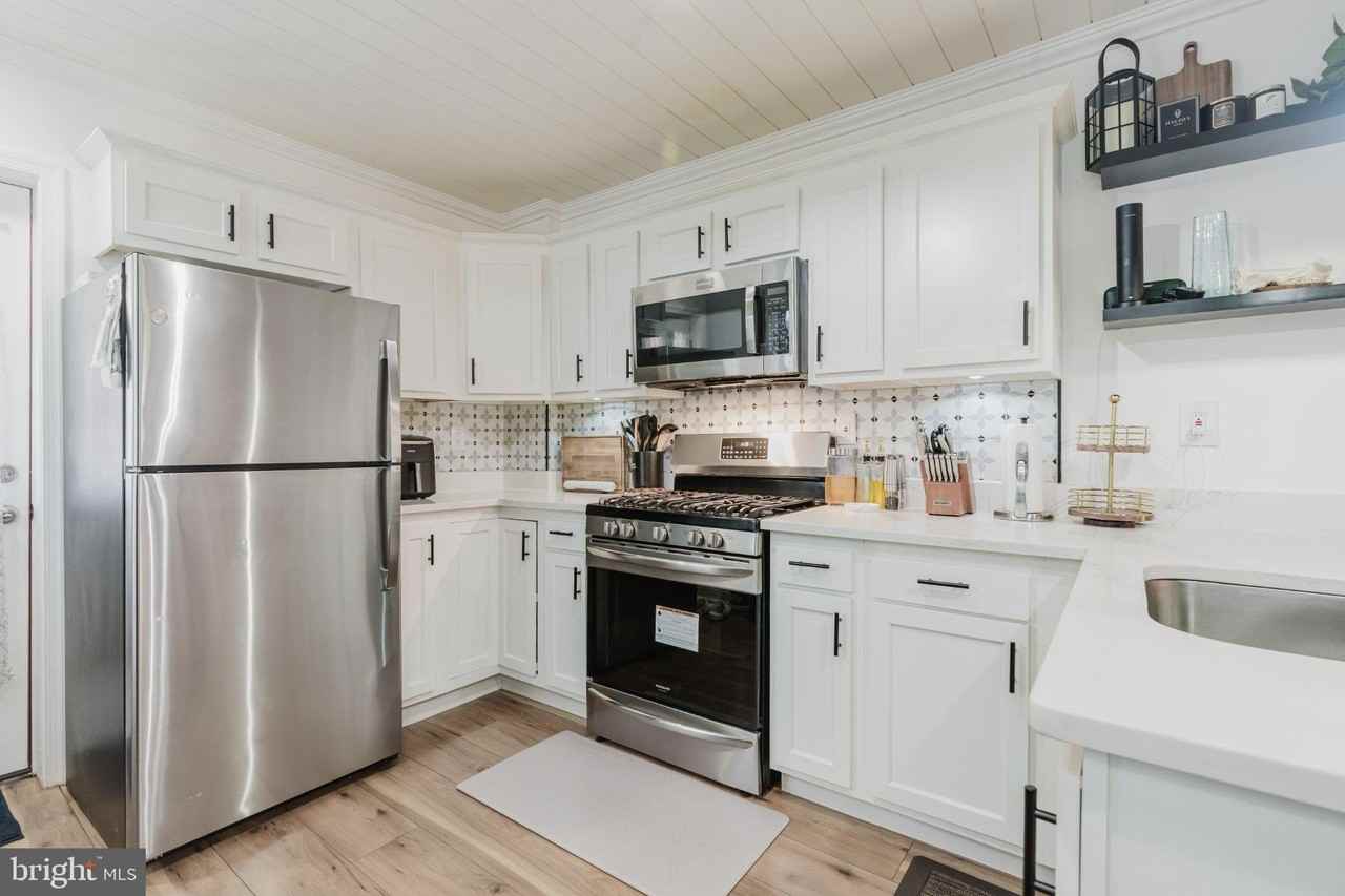 1639 N Spring St - Photo 6 of 30