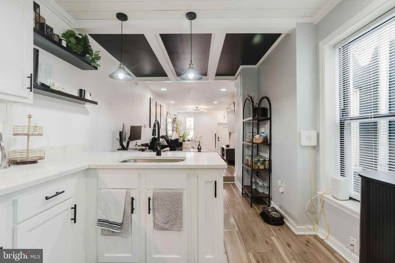 1639 N Spring St - Photo 7 of 30