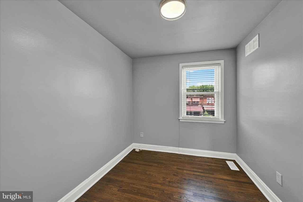 1127 Wicklow Rd - Photo 5 of 15