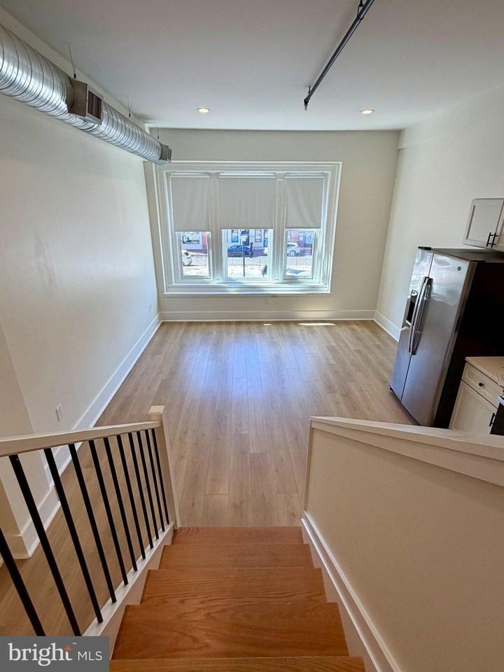 631 S Broadway #202 - Photo 2 of 9
