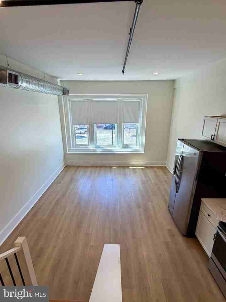 631 S Broadway #202 - Photo 3 of 9