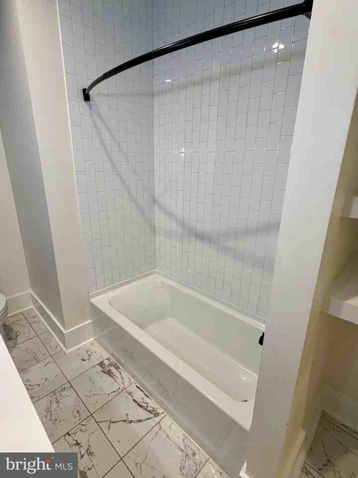 631 S Broadway #202 - Photo 5 of 9