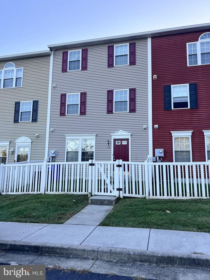 114 N Altamont Ave #114