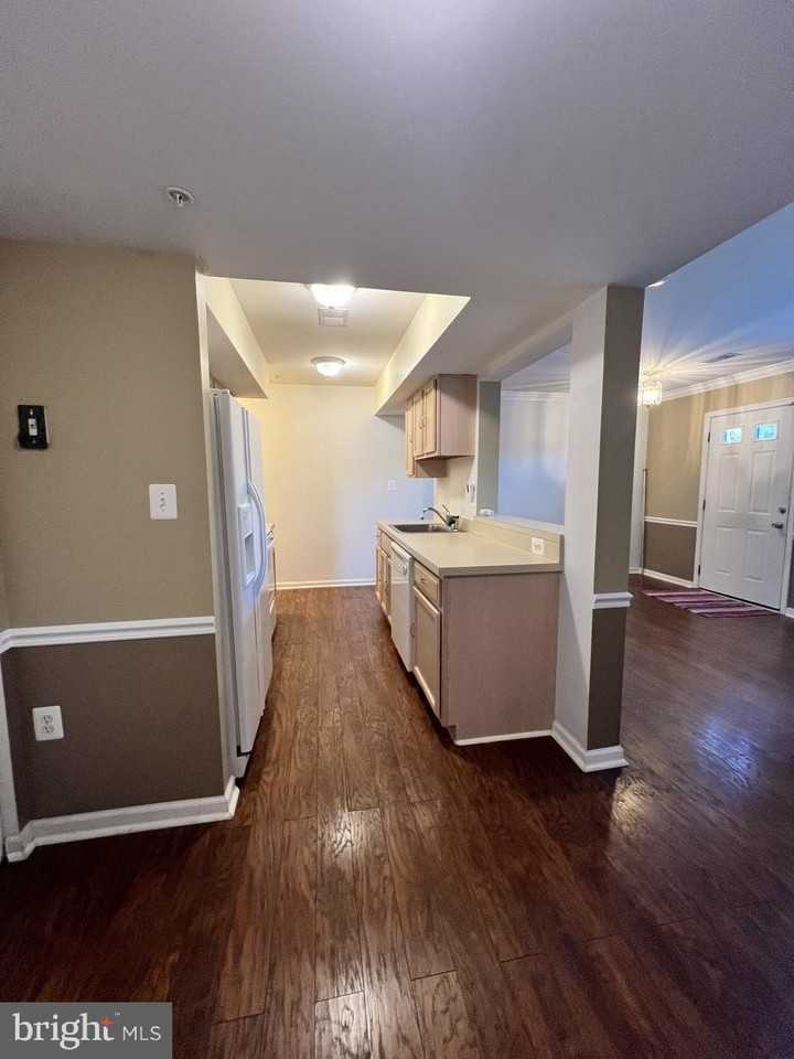 114 N Altamont Ave #114 - Photo 3 of 13