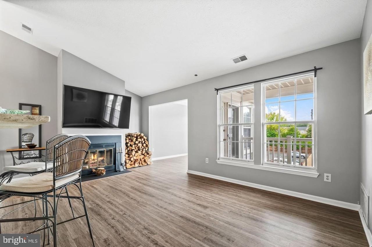 611 Himes Ave #109 - Photo 5 of 31