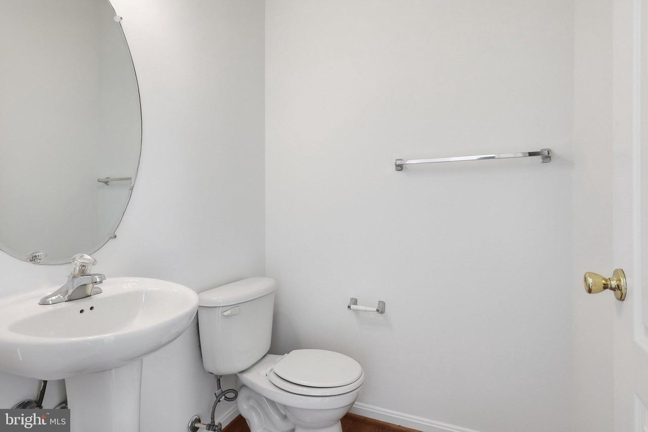 5602 Hartfield Ave - Photo 5 of 25