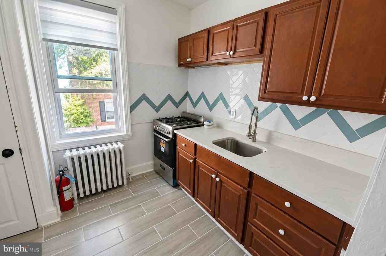 219 Wood St #B - Photo 2 of 11
